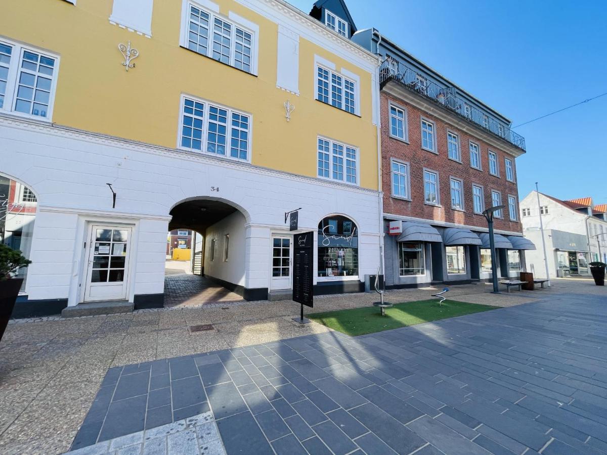 Aday - Charming Apartment In The Pedestrian Street Of Frederikshavn Bagian luar foto
