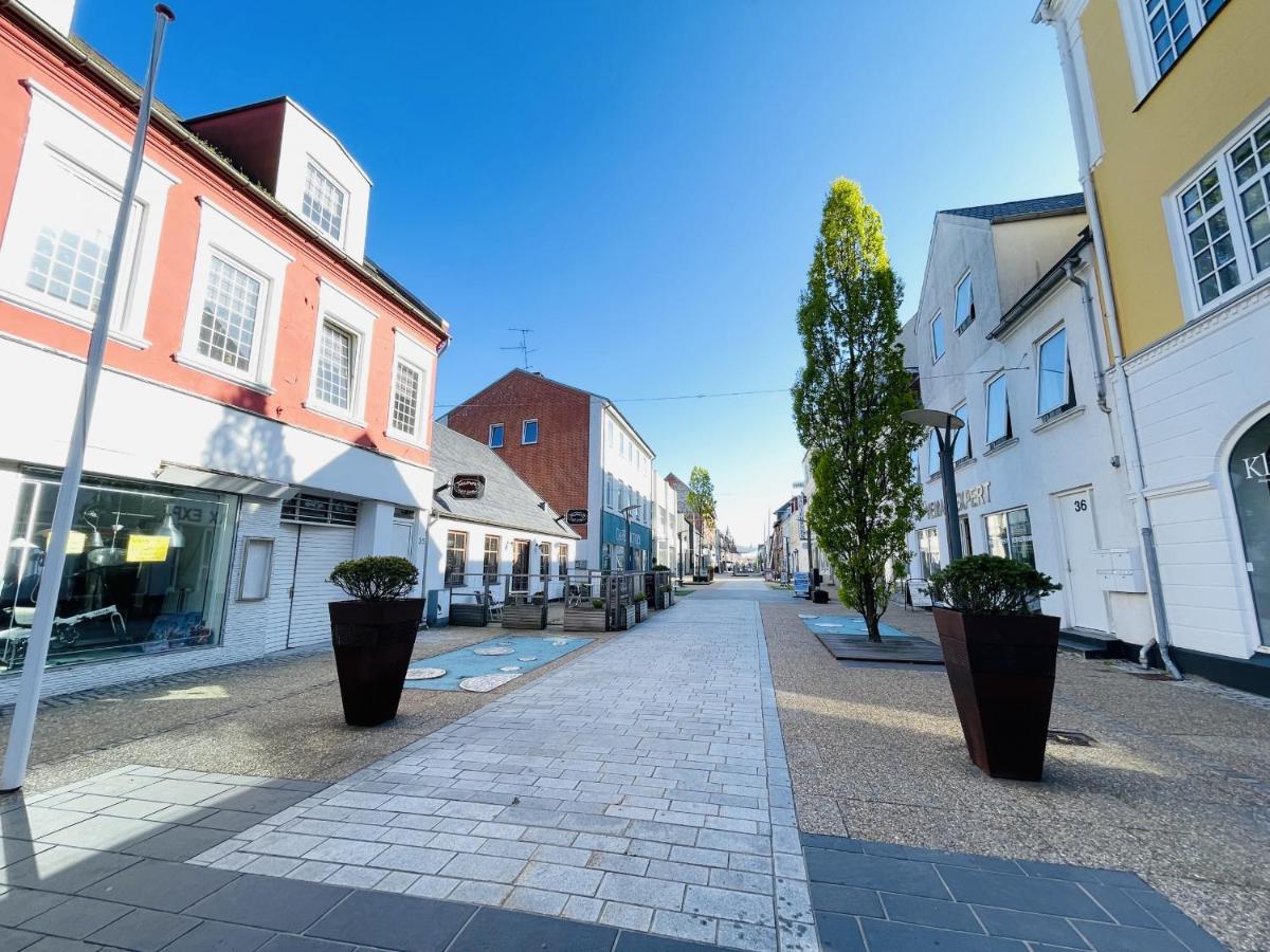 Aday - Charming Apartment In The Pedestrian Street Of Frederikshavn Bagian luar foto