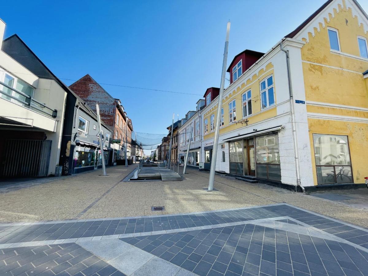 Aday - Charming Apartment In The Pedestrian Street Of Frederikshavn Bagian luar foto